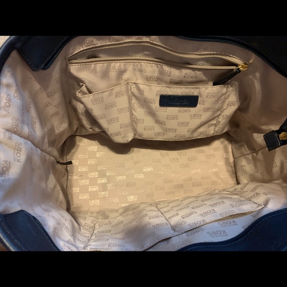 Michael Kors Purse - Picture 5 of 5